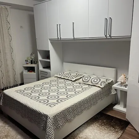 Apartament Me Qera